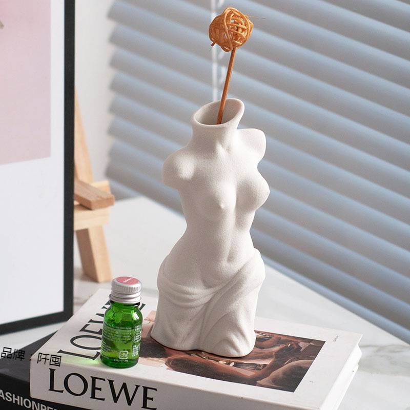 Minimalistic Female Body Vase